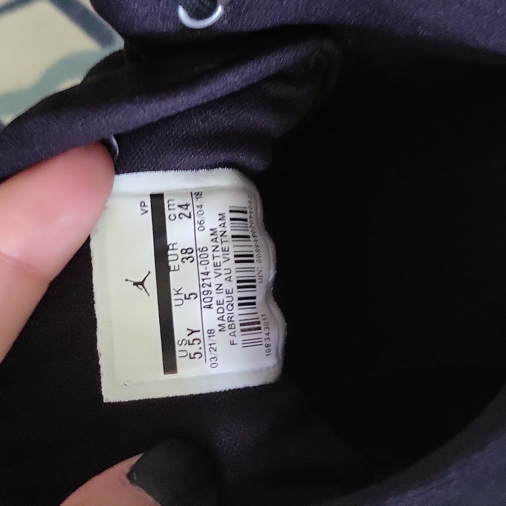 Nike Air Jordans - Picture 4 of 4